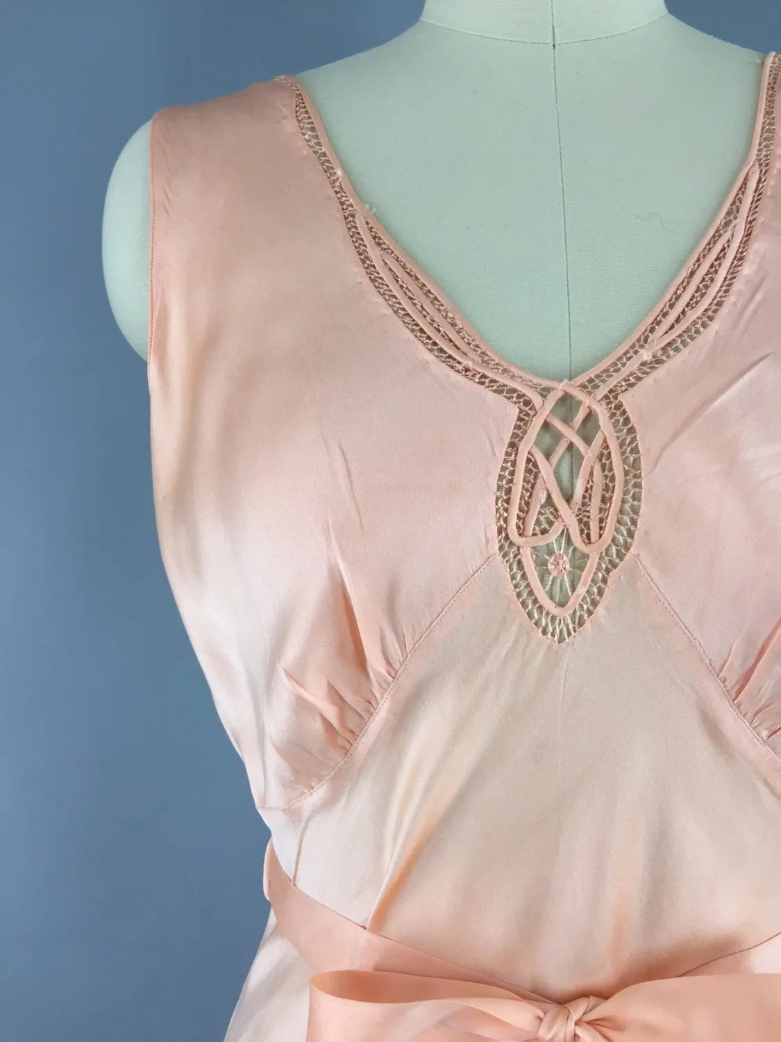 Vintage 1930s Nightgown / Bias Cut Peach Satin