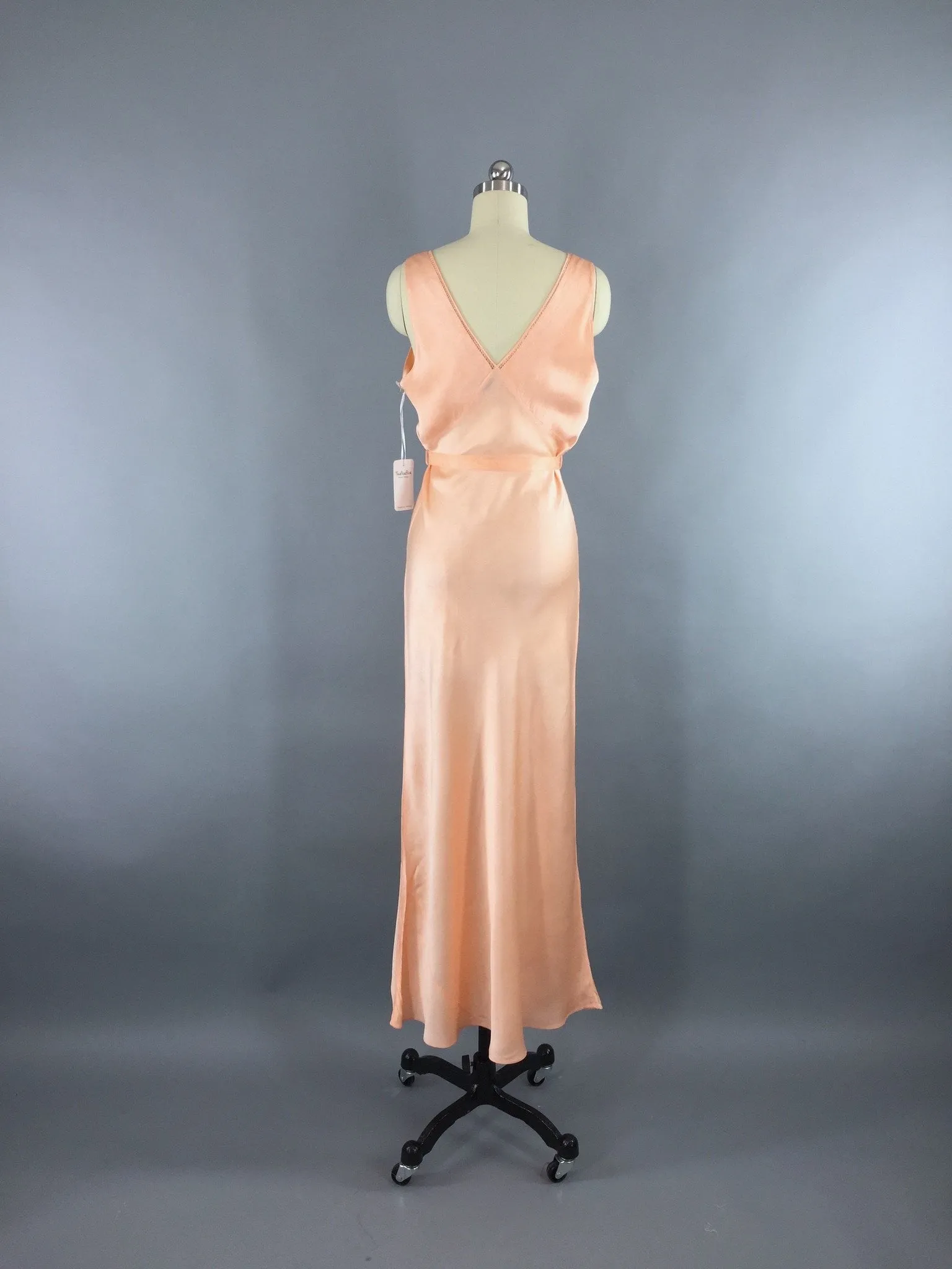 Vintage 1930s Nightgown / Bias Cut Peach Satin