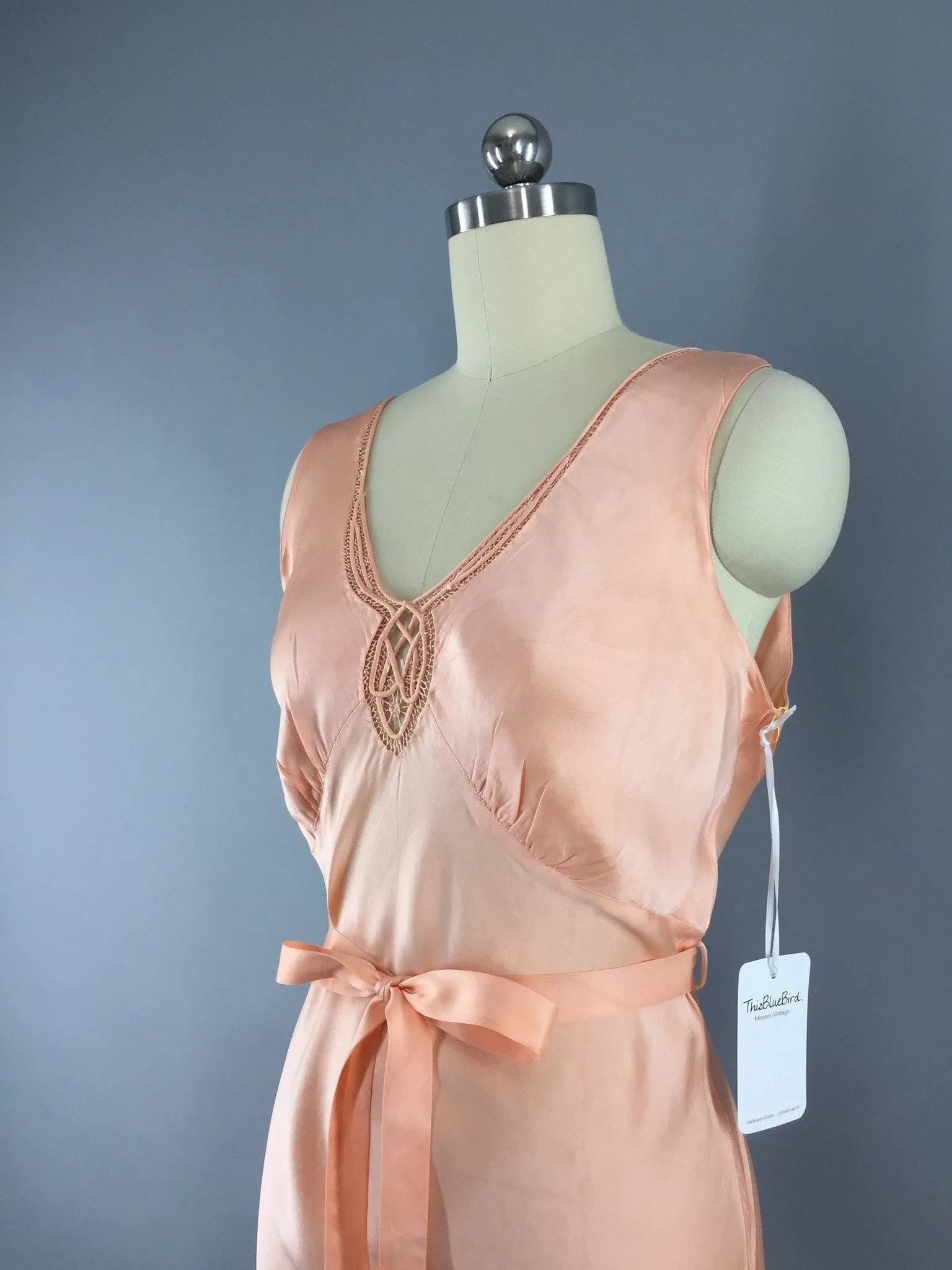 Vintage 1930s Nightgown / Bias Cut Peach Satin