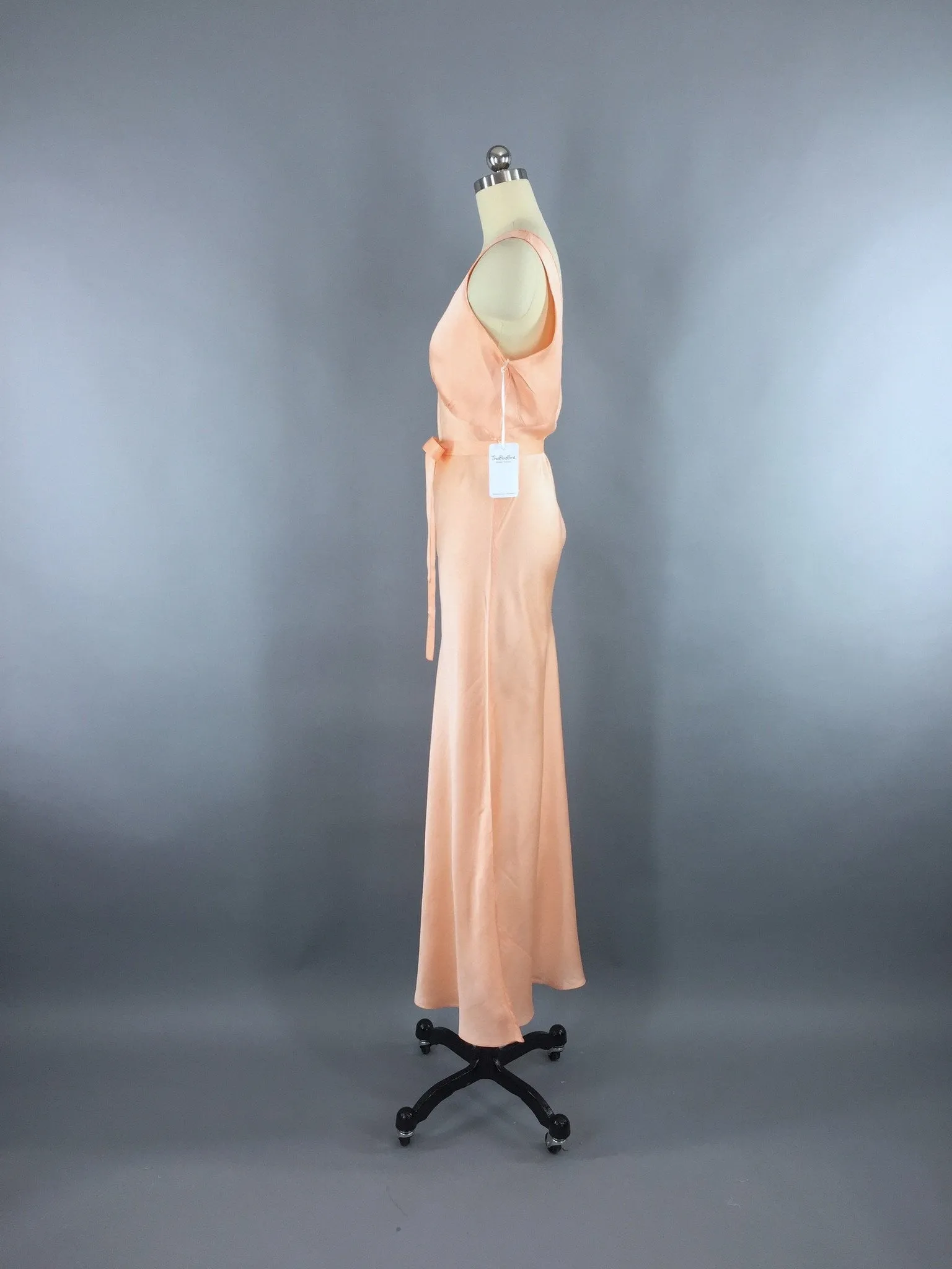 Vintage 1930s Nightgown / Bias Cut Peach Satin