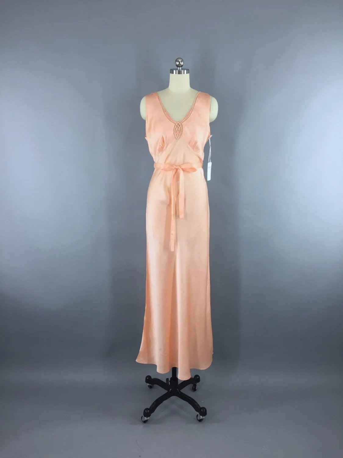 Vintage 1930s Nightgown / Bias Cut Peach Satin